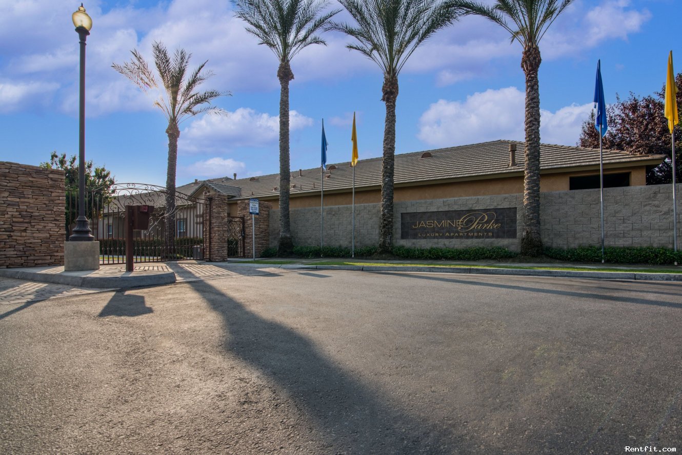 Contemporary Estate Design Fresno - Modern family home architecture by JF Architect